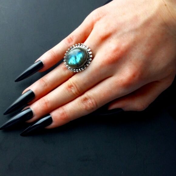 Size 8.75 silver striated labradorite ring - Picture 2 of 3